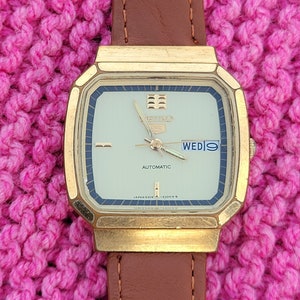 Vintage Seiko 5 Automatic Men&#39;s Watch: Golden TV Case, Day/Date