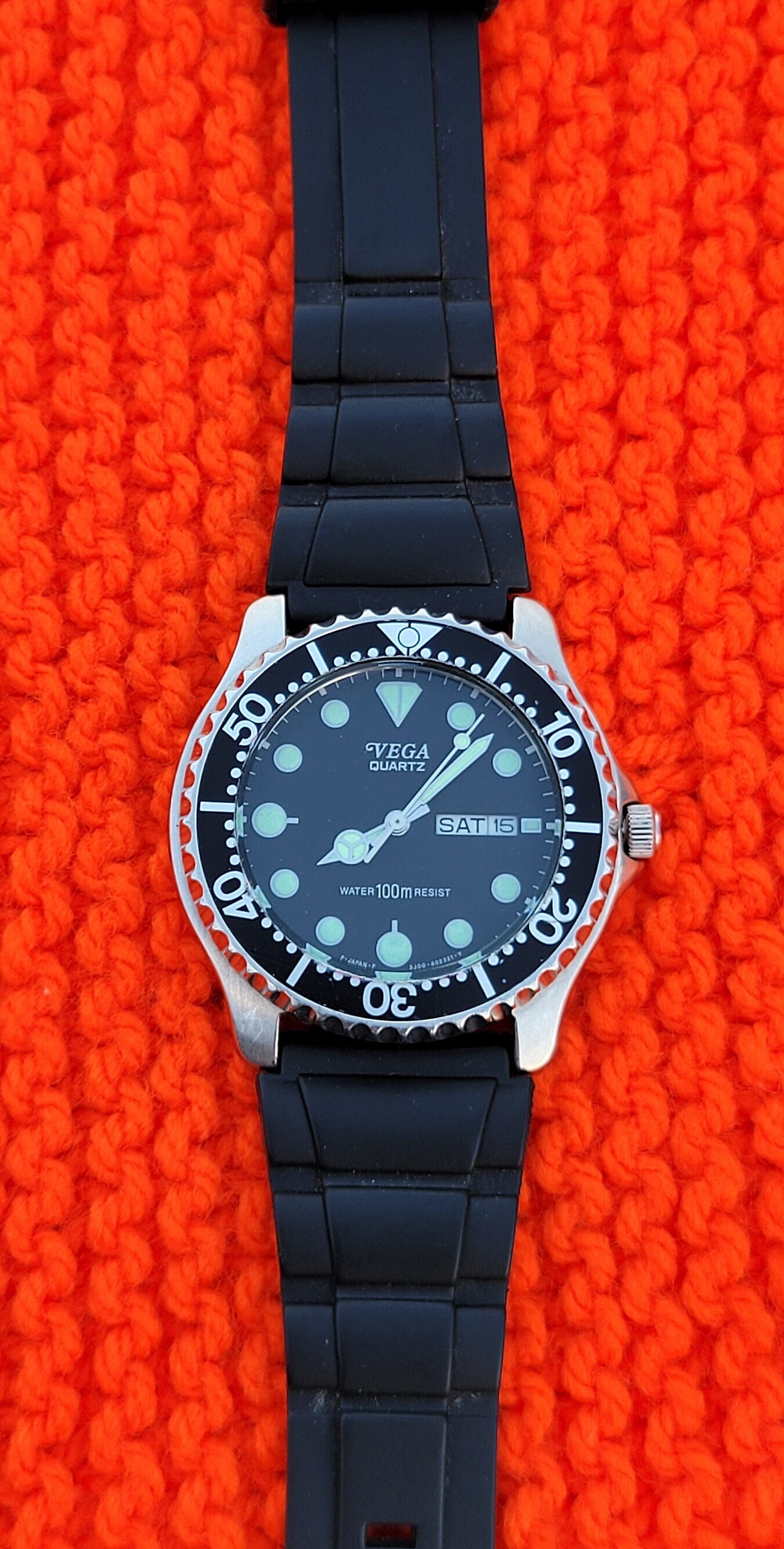 Vintage Citizen Vega Diver Watch 3J00-397037 Quartz 1990's