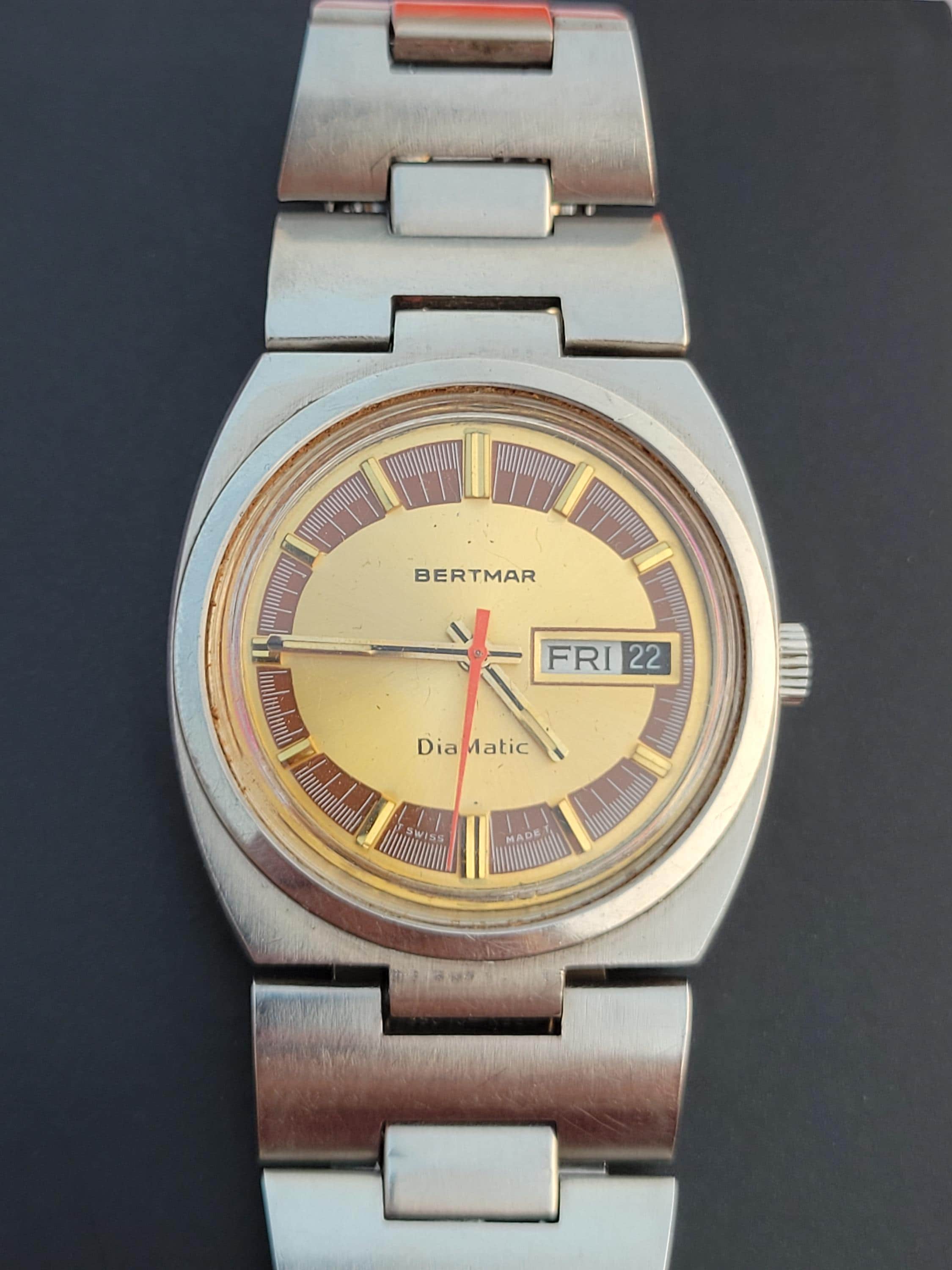 Montre Homme Mécanique Suisse HUMA Des Années 1970 - Boîtier Carré Doré, Cadran Beige, Bracelet Marron