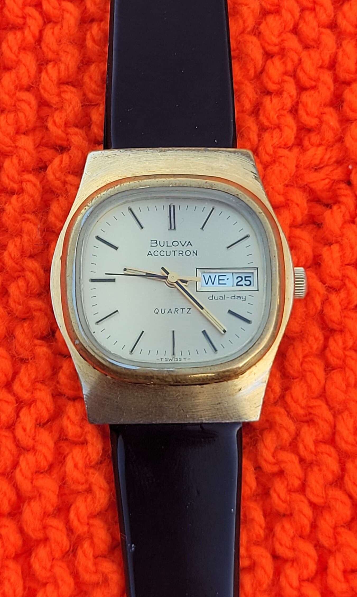 特売 Vintage Bulova Accutron Dual Day Quartz Swiss Made Rare 時計