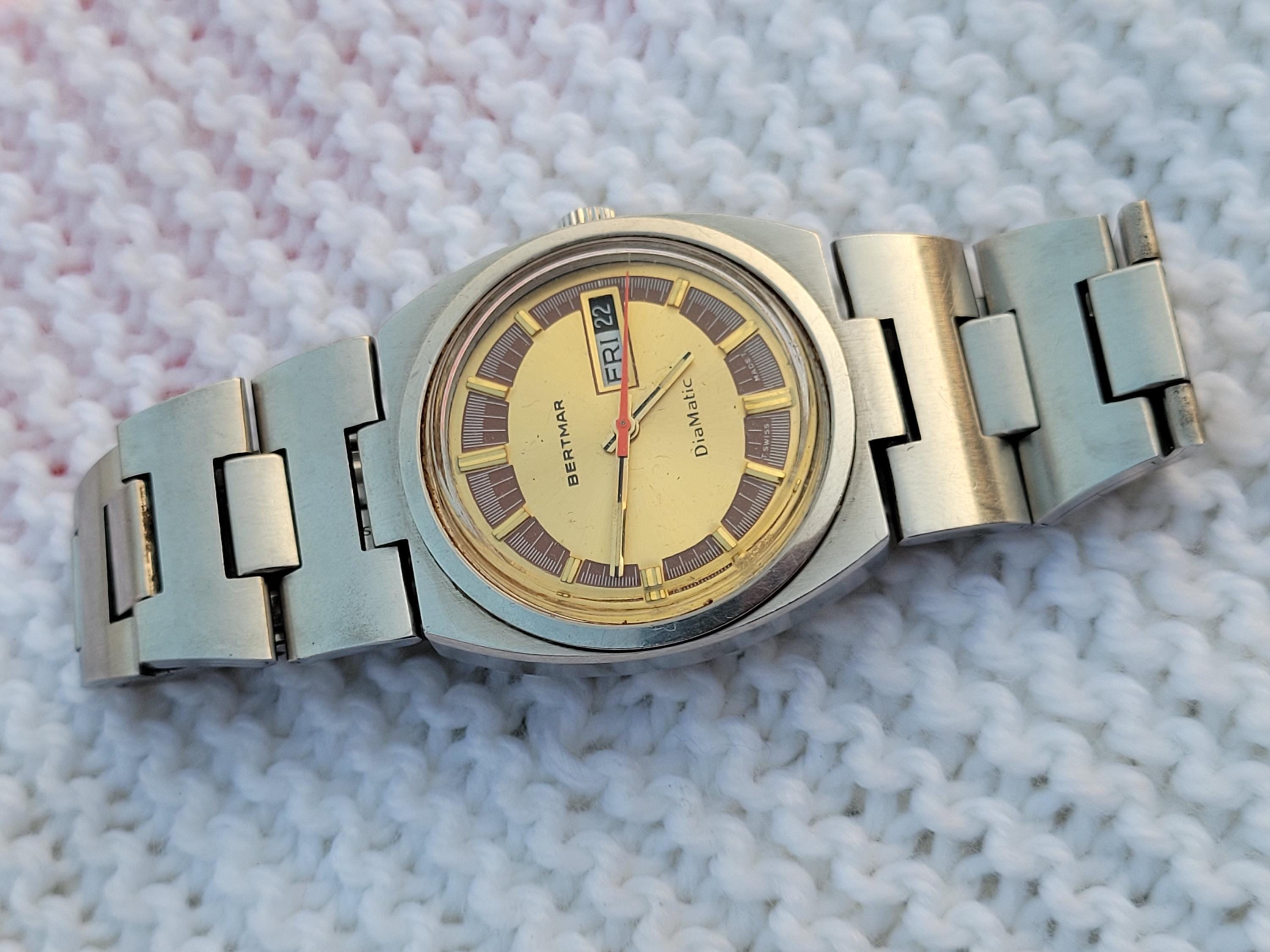 Montre Homme Mécanique Suisse HUMA Années 1970 | Boîtier Carré Doré Cadran Beige | Occasion Vintage