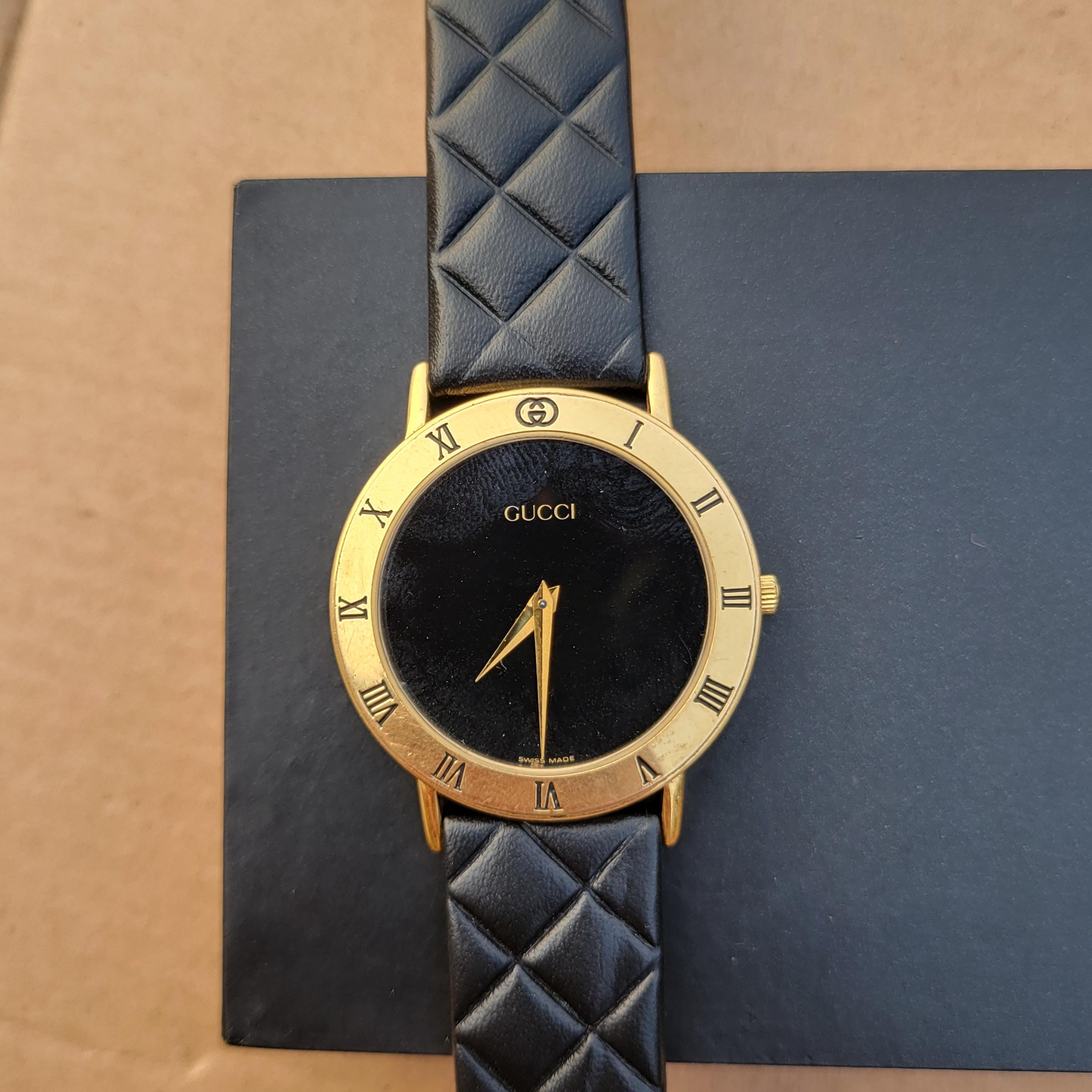 GUCCIメンズ腕時計3000.2.Mクオーツ グッチ ブラック 3000.2.M クォーツ ゴールドメッキ スイス製 メンズ