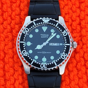 Vintage Citizen Vega Diver Watch 3J00-397037 Quartz 1990's