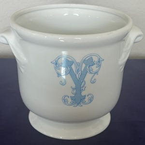 White Porcelain Cache French  Bee Chinoserie Style Pot