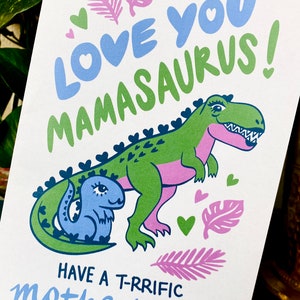 AFDRUKBAAR VOOR MOEDERDAG - Love You Mamasaurus - Handgetekende afdrukkaart - Cadeaus voor moeder, dino, T-Rex, schattig, leuk, thuis afdrukken
