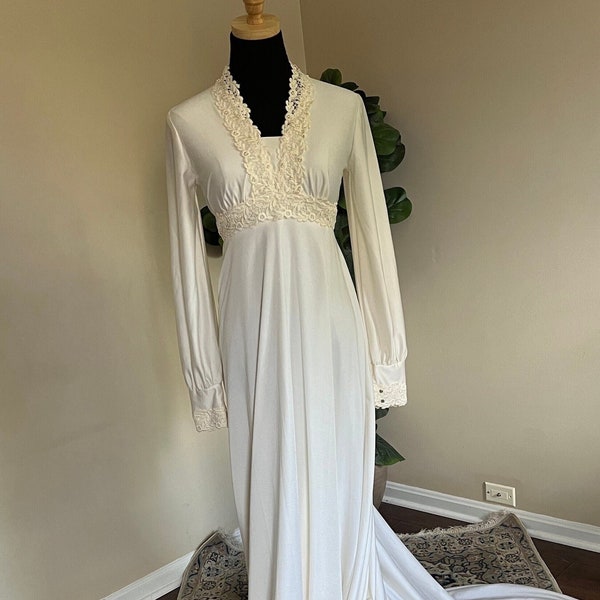 Vintage 1970s Ivory Goddess Wedding Dress, Prairie Bohemian Cottagecore, Gunne Sax Style dress, Modest Wedding Dress, Ethereal Goth Dress