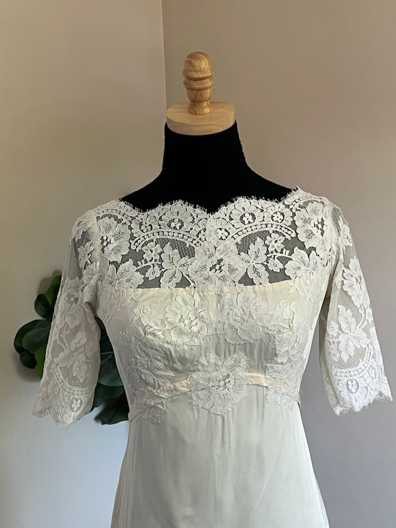 Vintage 60s Ivory Lace Wedding Dress, Elegant Elop