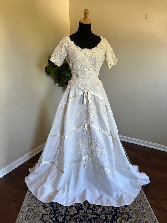 1960s Vintage Wedding Gown: Embroidered Ivory Satin Ribbon, Size