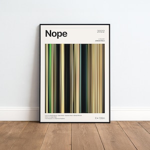 Könnte beinhalten: Ein gerahmtes Filmplakat für den Film Nope aus dem Jahr 2022 mit einer zentralen vertikalen Grafik im Barcode-Stil in gedeckten Erdtönen, Grün und Schwarz. Der weiße Rand enthält den Titel, das Jahr, den Regisseur und technische Details.