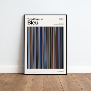 Könnte beinhalten: Ein gerahmtes Filmplakat für den Film Trois Couleurs Bleu aus dem Jahr 1993. Das Design zeigt eine zentrale vertikale Grafik aus dünnen, mehrfarbigen Streifen in Blau-, Schwarz- und Brauntönen auf weißem Hintergrund mit schwarzem Text.