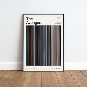Könnte beinhalten: Ein gerahmtes Filmplakat für The Avengers, veröffentlicht im Jahr 2012 unter der Regie von Joss Whedon. Das Design zeigt eine zentrale vertikale Grafik im Barcode-Stil, die aus dünnen, mehrfarbigen Streifen besteht, welche die Farbpalette des Films darstellen.