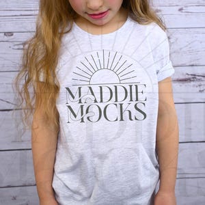 Mockup kindershirt, Bella Canvas 3001Y Ash, mock-up jeugdshirt, mock-up echte modellen, trendy POD-spotten, eenvoudige boho-esthetiek