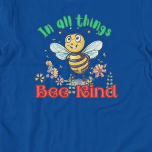 i allt bi-vänlighet t-shirt söt biträdgård ordvits positivt citat tecknad bi-vänlighet grafisk t-shirt