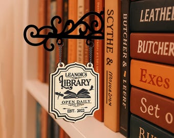 Letrero de taberna de libros personalizado, separador de biblioteca personalizado, regalo para bibliotecario, organizador de géneros de libros personalizado, letrero separador de libros de biblioteca abierta todos los días