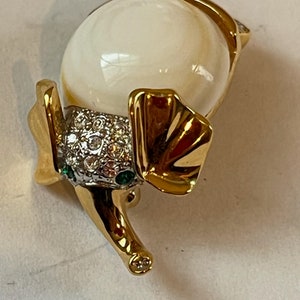 Jelly Belly Elephant Brooch Butler