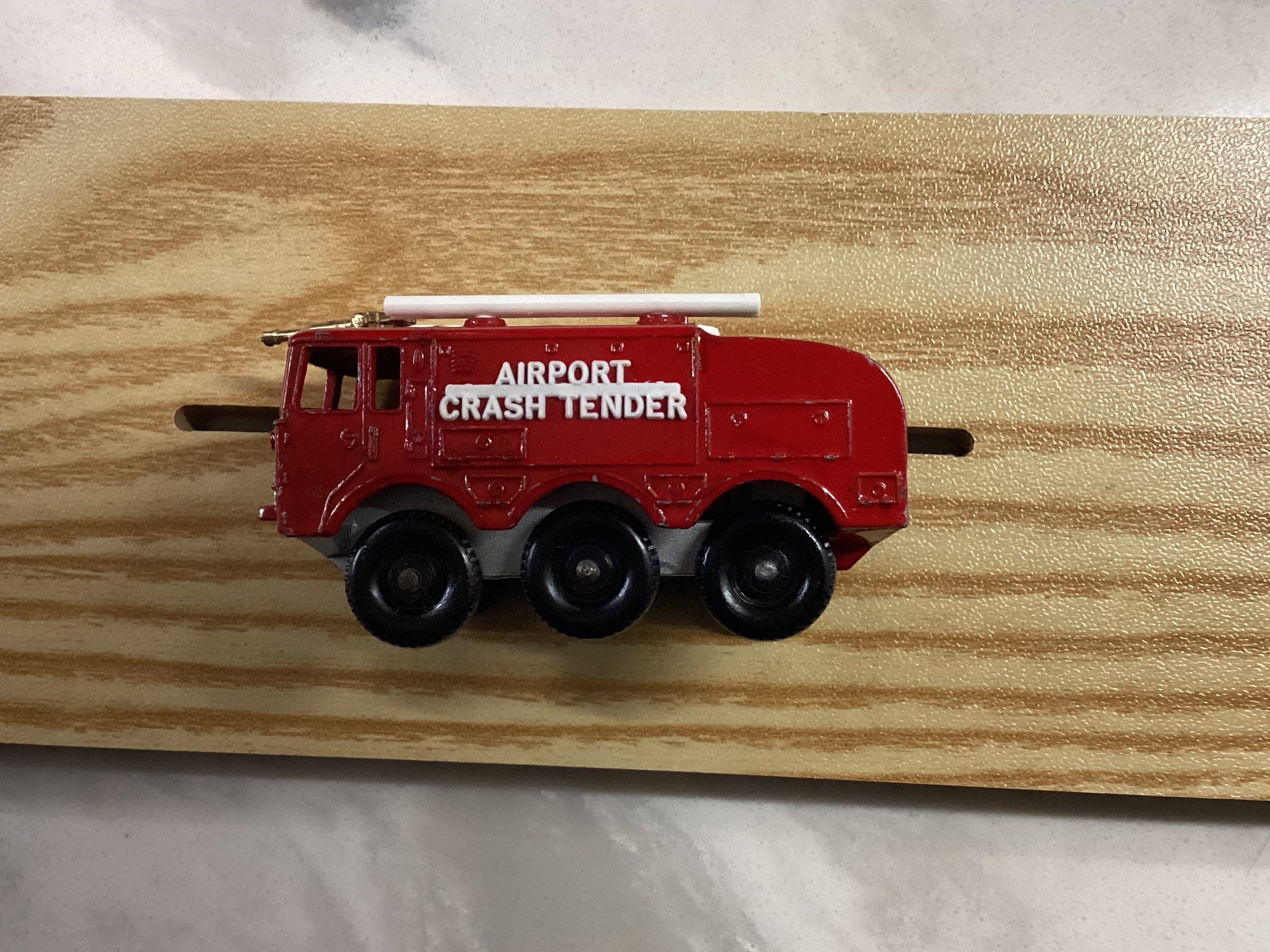 MATCHBOX N°63 FOAMITE CRASH TENDER 1964 Lesney Matchbox Foamite Crash Tender No. 63 1964 Red Made In