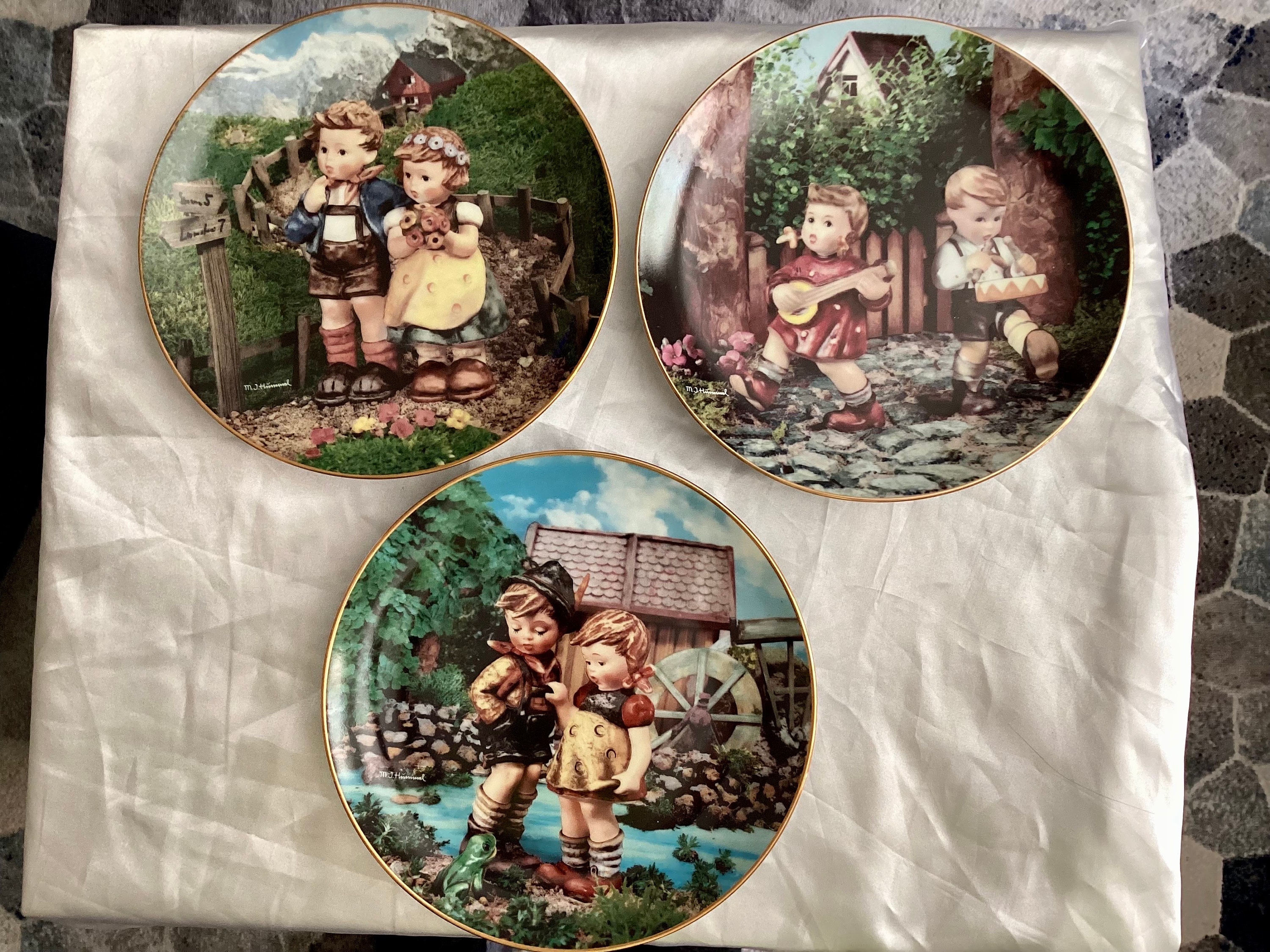 M.J. Hummel 子供のイラスト プレート Vintage MJ HUMMEL Boy On The Fence Wood Wall Art Plaque VTG