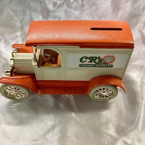 Ertl Friendly Markets 1917 Ford Model T Van  Die-Cast Bank. Mint in Box