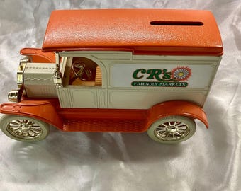Ertl Friendly Markets 1917 Ford Model T Van  Die-Cast Bank. Mint in Box