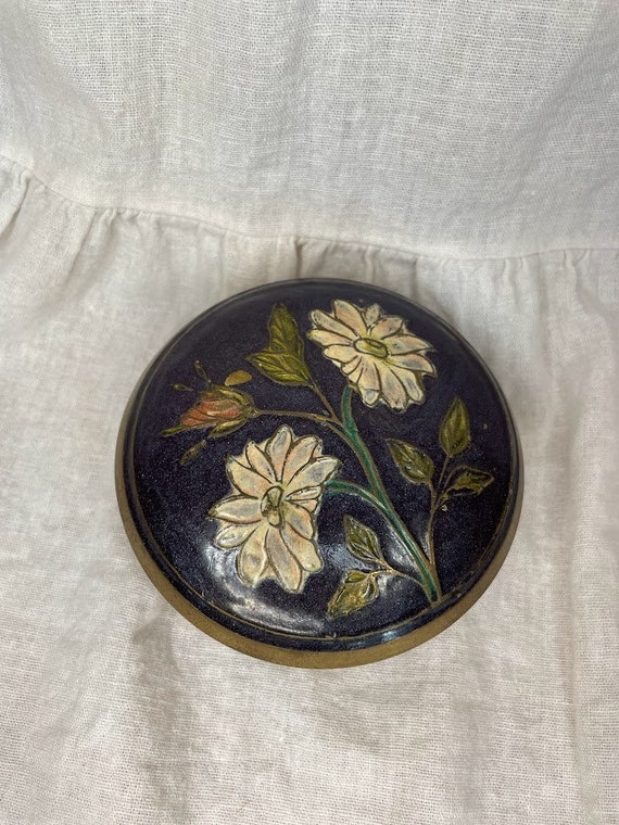 Vintage Solid Brass Trinket Box with a Floral Des… - image 2