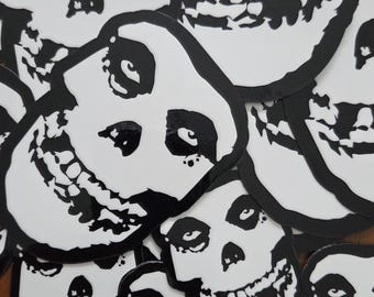 Naklejka z logo Misfits Skull: wodoodporna, odporna na blaknięcie, 4,5 cala