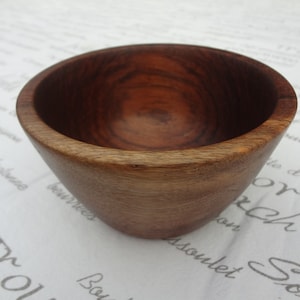 cuenco de madera de nogal