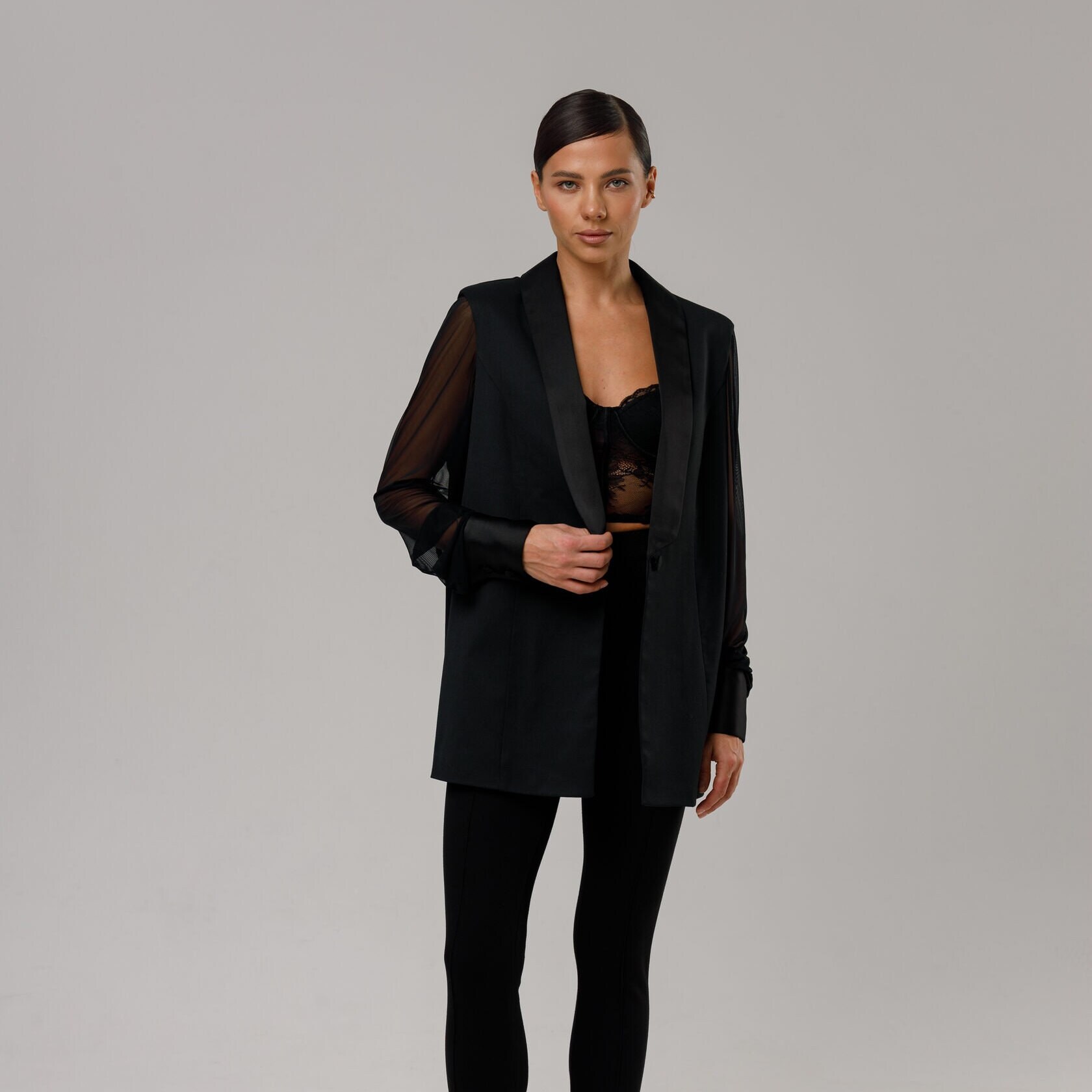 Tailored Black Blazer for Women – Effortless Sophistication & Versatile Style