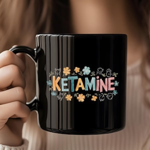 Taza colorida con dibujos de ketamina, taza negra divertida, artículos para beber artísticos y divertidos, regalo único para amantes del café, diseño alegre