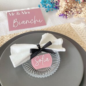 Cartão de Nome Rosa com Ímã para Casamento | Placa de Acrílico Personalizada | Decoração de Mesa Romântica e Minimalista