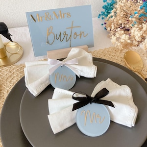 Cartão Mr & Mrs Sky Blue | Placa de casamento personalizada elegante | Decoração romântica para casamento
