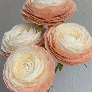 Ranunkel aus Krepppapier – handgemachte Papierblume für Vase, Geschenk & Hochzeit, Wunschfarbe