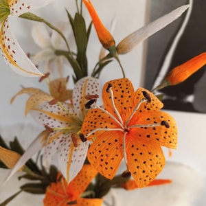 Lily made of crepe paper, handmade paper flower, Italian paper, flower decoration, gift idea, summer decoration, unique, paper decoration, Mother&#39;s Day