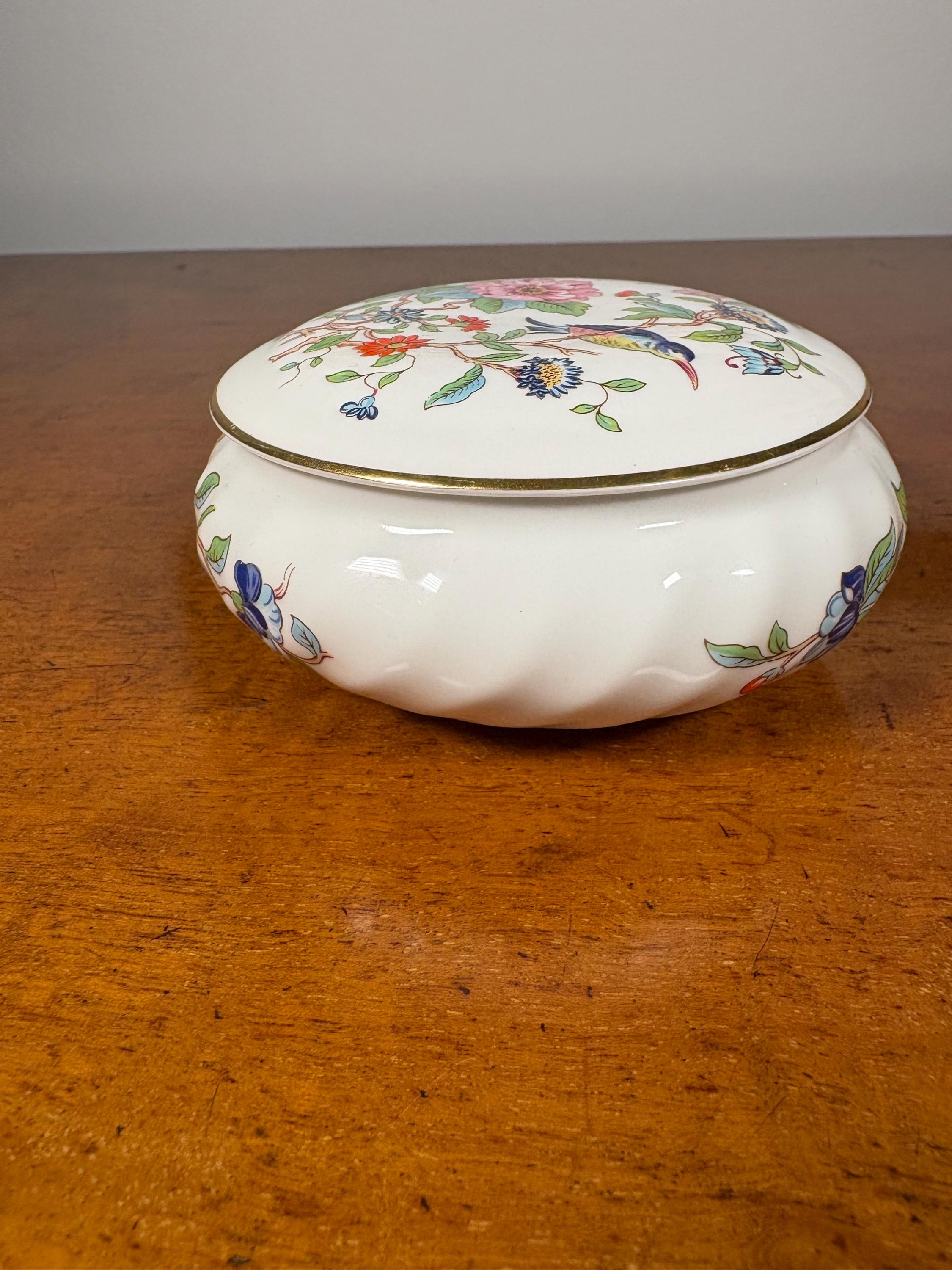 Aynsley エインズレイ　PEMBROKE ペンブロック 蓋付き壷/花瓶 Aynsley Pembroke Bone China Round Covered Trinket Box. - Etsy
