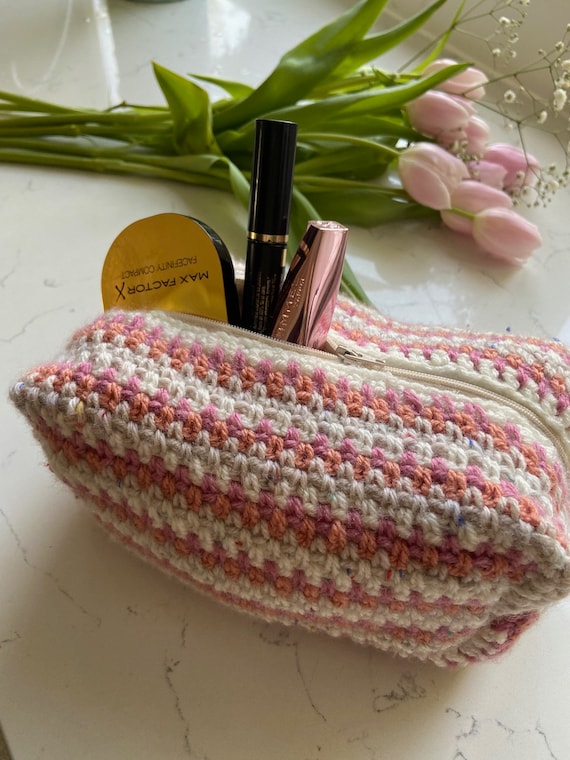 Moss Stitch Crochet Make-up Bag Pattern
