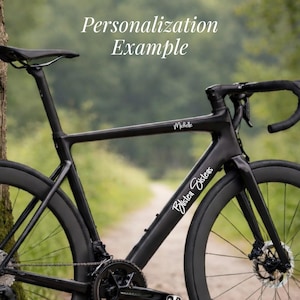 Custom name decal for bicycles, designed for cycling lovers who want a unique and professional bike look. This personalized vinyl sticker works perfectly on the top tube, down tube, or frame. Ideal for cycling gifts, team riders, or outdoor sports enthusiasts. Made with high-quality adhesive for long-lasting use, it resists weather and wear, making it a reliable choice for bike customization and cycling accessories.