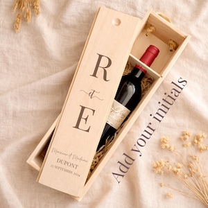 Boîte à vin en bois personnalisée coffret cadeau mariage couple anniversaire monogramme date gravée présentoir bouteille boîte élégante chic