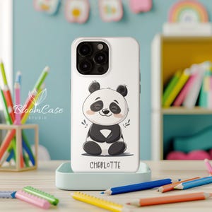 Linda funda personalizada para iPhone Panda - Funda de teléfono para niños juguetones Kawaii - iPhone 15, 14, 13, 12, 11, Pro, Plus, Max - Diseño único
