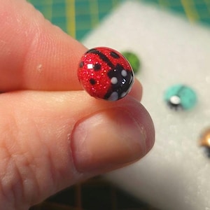 2 spille a forma di mini coccinella fatte a mano, spilla realistica a forma di coccinella, Ladybug 2.0
