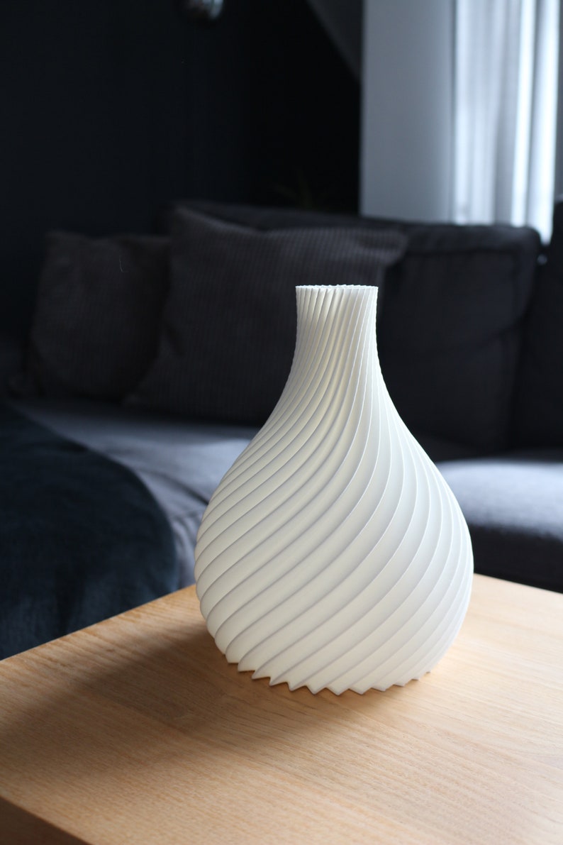 Vase / Dekovase Twisted für Trockenblumen / Einzelblume / Pampasgras / Schleierkraut / 3D Gedruckt Weiß