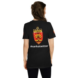 A #narkotwitter merch tskjorte