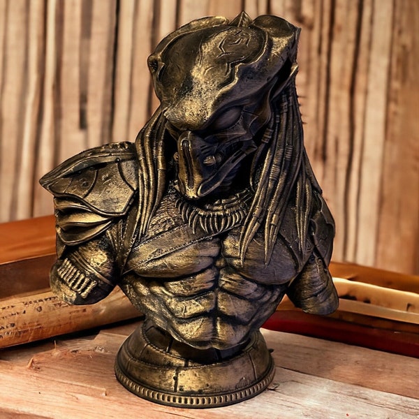 Large Predator Bust Statue Ornament - Man Cave / Office / Home Decor Display - 12 inches high