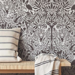 Large Forest Foliage Wall Stencil, Creatiza W-35, Botanical Woodland Mural Design