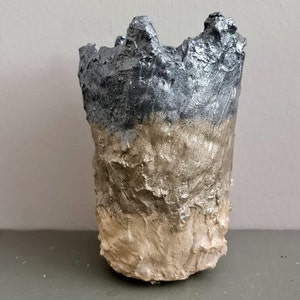 Handmade and handpainted concrete vase image 4