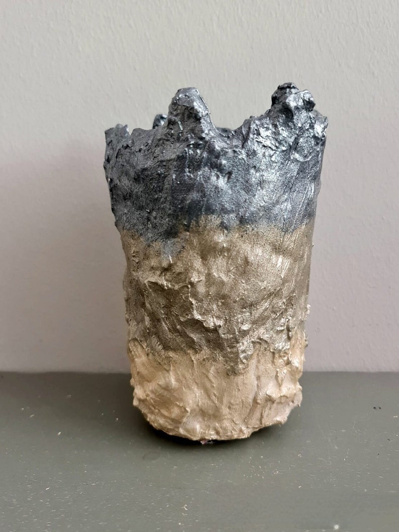 Handmade and handpainted concrete vase image 4