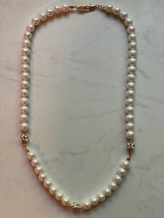 Vintage Avon Gold Tone Faux Pearl Necklace
