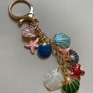 Pearl and Shell Keychain, Key Chain Beach Theme, Handmade Beach Keychain Charm, Purse Charm Ocean, Seaschell Purse Charms, Mermaidcore Bag