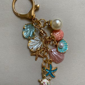 Pearl and Shell Keychain, Key Chain Beach Theme, Handmade Beach Keychain Charm, Purse Charm Ocean, Seaschell Purse Charms, Mermaidcore Bag