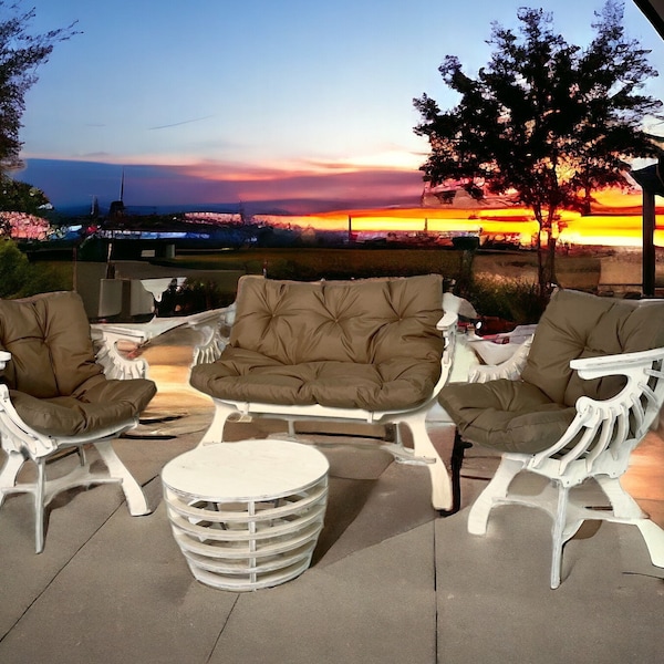 Weiße Farbe Möbel-Set vier Stück und Kissen: die perfekte Lösung für Ihre Gemütlichkeit und Komfort im Haus oder auf dem Balkon