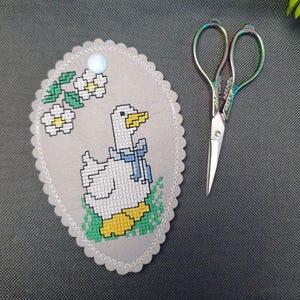 Embroidered scissor case with goose, DIY scissor case, Duck design cross stitch, sewing case with personalization, gift for nana, 1 size