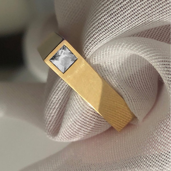 SQUARE GENIE Zircon golden ring, white gemstone, geometrical band ring shaped as square, unisex jewelry, square minimalistic ring